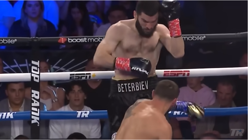 ElGreatestbox's tweet photo. LO QUE DEJÓ LA... #BeterbievSmith *

1- GANAR.- Artur Beterbiev no tiene otra forma de ganar, que no sea noqueando. Suma 18 victorias y 18 nocauts. Y todos nos imaginamos que Joe Smith Jr no iba a cortar esa tendencia. Sin embargo... https://t.co/xSfWZhwp6q