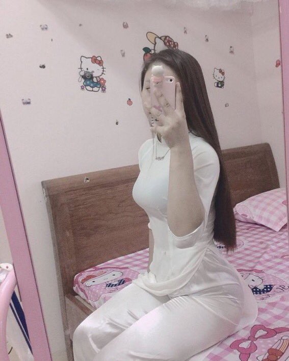 AsiaBeautiful1's tweet photo. Đi học mà cứ bị gạ gẫm. K lẽ đè chịch mấy thằng trong lớp luôn ư 😒😒😒 https://t.co/dgr6fxKFhB