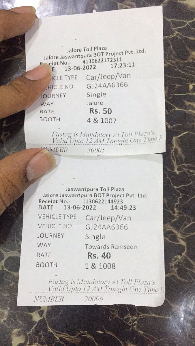 sargrassm's tweet photo. @nitin_gadkari  @NHAI_Official 
They are still collecting CASH

@NavinHiran https://t.co/IwHKi27lTX