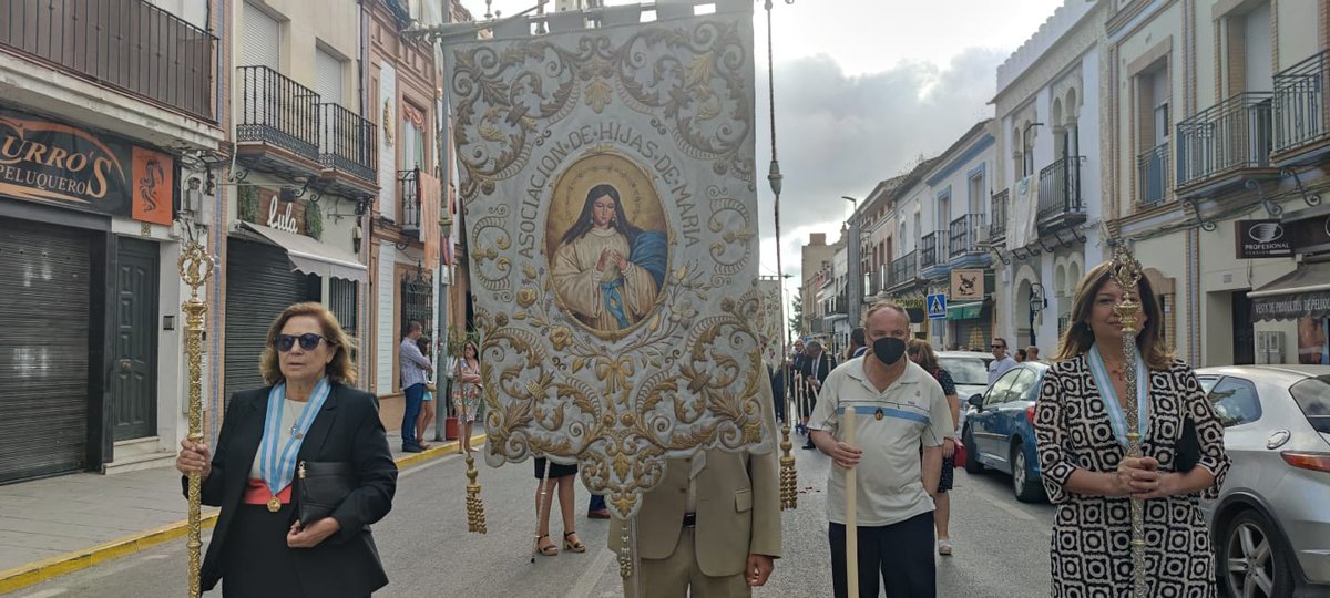 AsocHijasMaria's tweet photo. 🔵Como grupo parroquial, la Asociación de Hijas de María ha asistido a la Solemne Misa del Corpus Christi y en su posterior procesión por las calles de Castilleja de la Cuesta.

Agradecemos a todas nuestras asociadas su participación. 

#Castilleja #HijasdeMaría #CorpusChristi https://t.co/GdyDVh1C5q