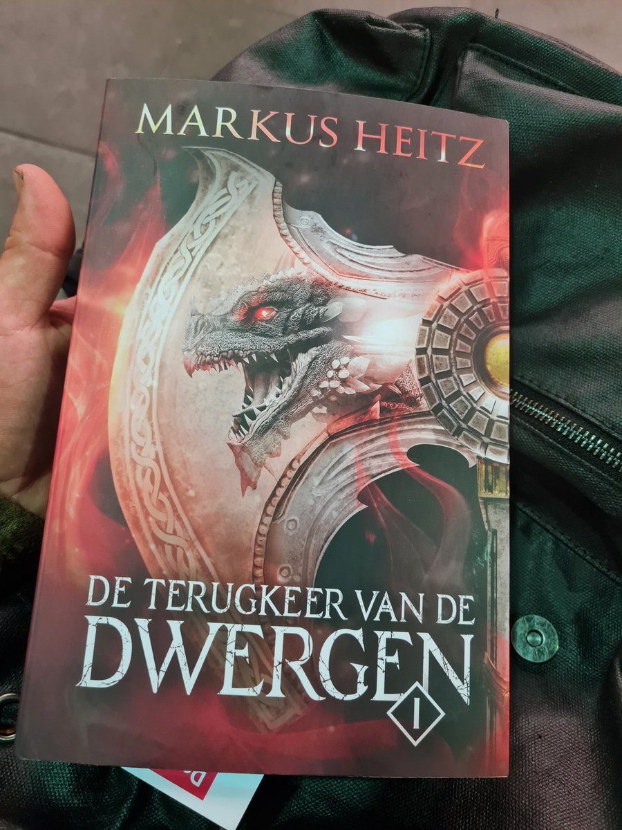 Na 8 jaar wachten is er eindelijk weer een nieuw boek in de serie over Tungdil Goudhand. Het eerste boek kwam uit in 2007 toen ik net begonnen was met world of warcraft en sindsdien altijd Tungdil als gamertag gehad. Het verhaal van Tungdil gaat vandaag verder!
