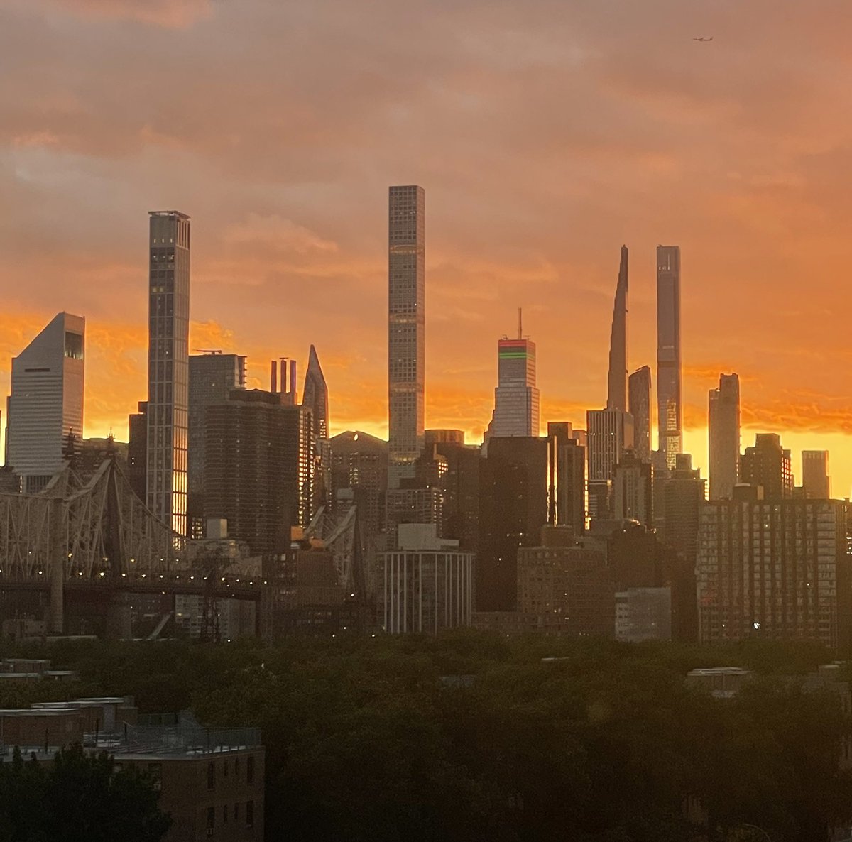 Caught a stunning sunset yesterday 😍 Happy be in NY, so excited for NFT NYC!

#NFTNYC2022