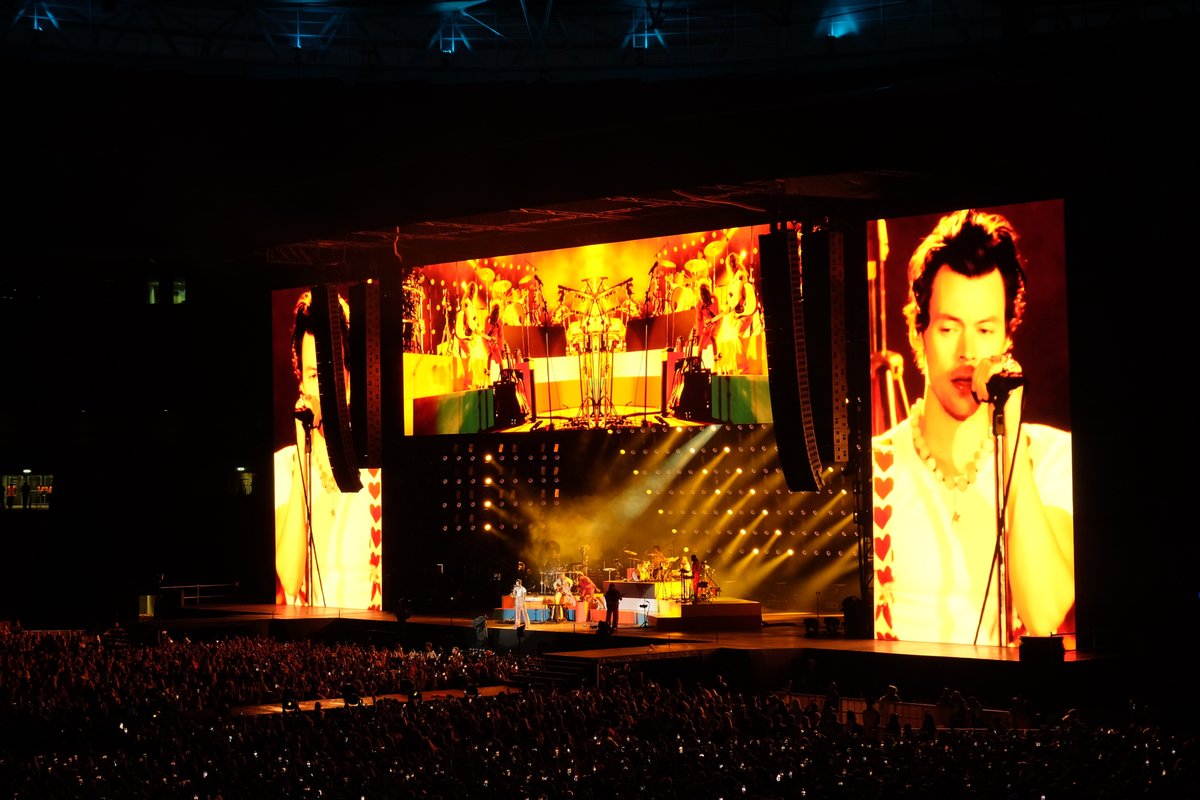 Snoogans1977's tweet photo. Had a fantastic time seeing Harry Styles last night. Surpassed expectations in every way!
#harrystyles #wembleystadium https://t.co/5xmEKZZTGs