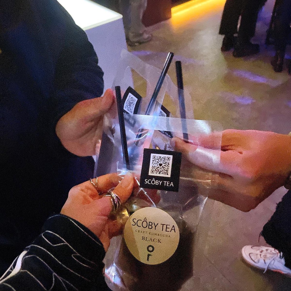 ayabuhi0826's tweet photo. 刺青とセーラー服が毎度たまらん
SKEBE / WABISABI / Mana Re
展示 OPENING PARTY
#レセプション #パーティー
#メンズファッション
#ストリートファッション
#ストリート #ユニセックス
#skebe #wabisabi #manare
#reception #party
#mensfashion #street
#streetwear #unisex https://t.co/6NtKIzjpFF