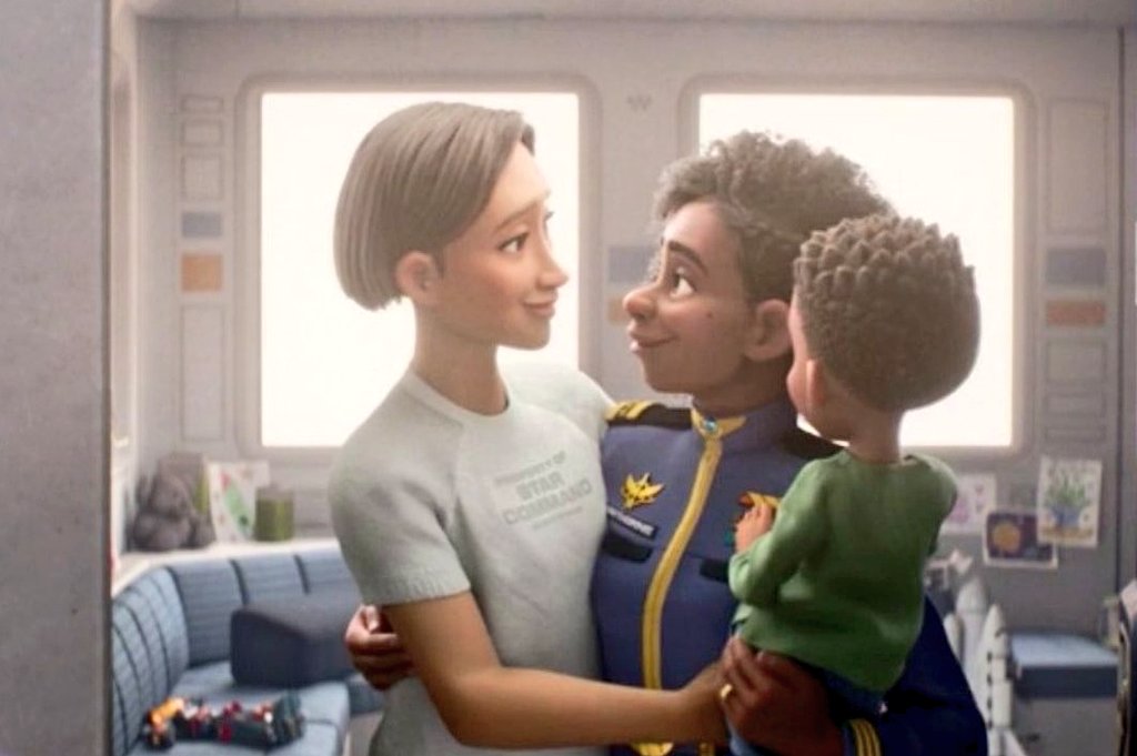Chechutg's tweet photo. La gran polémica de #Lightyear Una escena de diez segundos que escandaliza a millones de personas. Un momento que se intenta normalizar cuando a estas alturas ya debería estar normalizado. Lo más educativo de la película. https://t.co/UYM2pruGm1