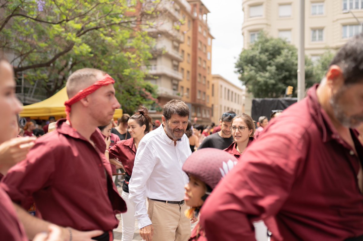diarieljardi's tweet photo. FOTOGALERIA | La Diada Castellera a la plaça Bonanova marca l’inici d’actes de l’últim dia de Festa Major a Sant Gervasi #FMSantGervasi 📸 @festeve_work https://t.co/Q04Sju1ZyQ