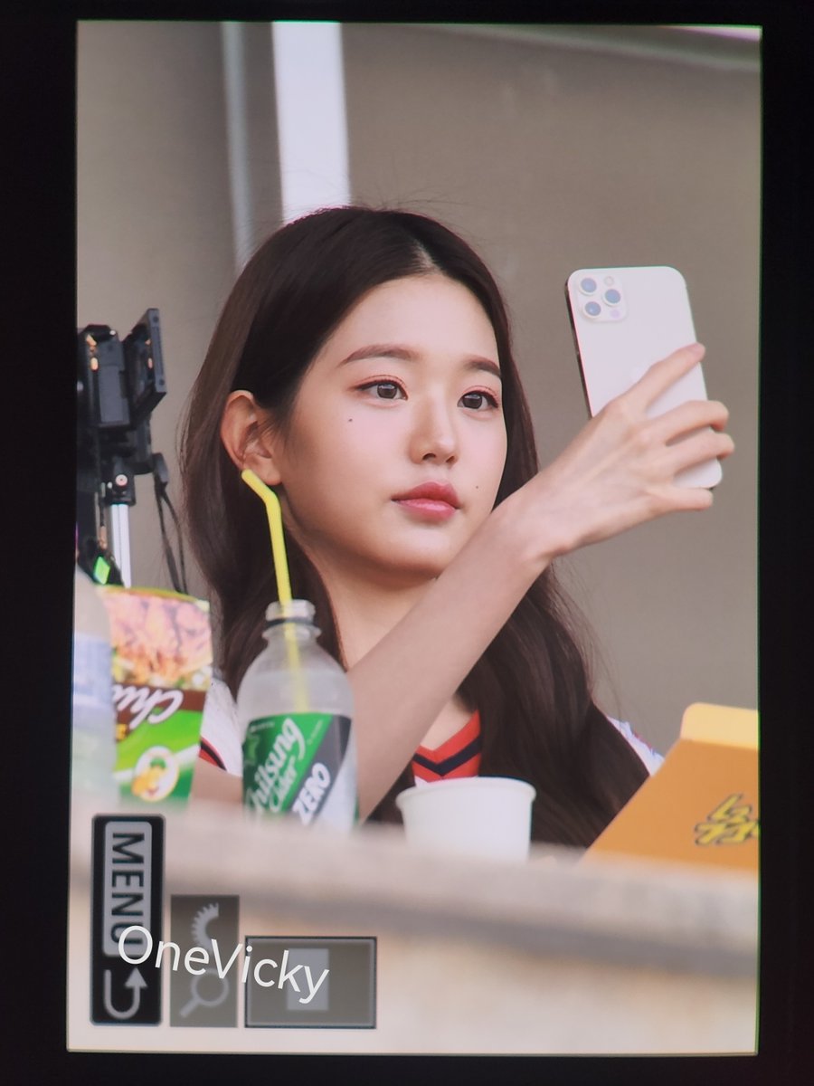 OneVicky0831's tweet photo. #IVE #아이브 #장원영 #원영
#ウォニョン #WONYOUNG 

220619👸🏻🤳 https://t.co/cttRmH25Ir