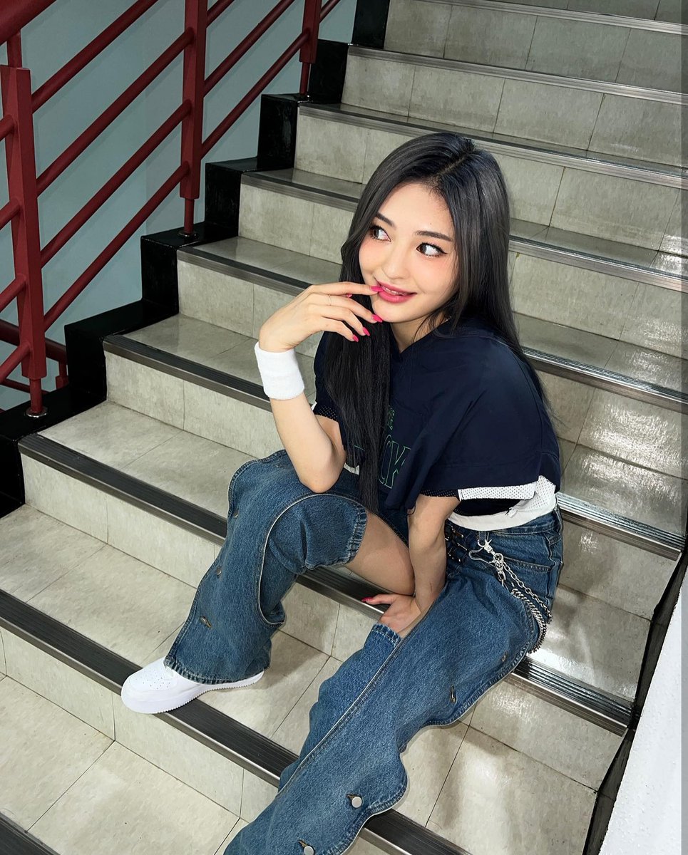 KimChoyeonFR's tweet photo. [ Instagram ] 19.06.22

kimchoyeon.official | CHOYEON 

" Inkigayo💙 "

Bibii 🌈 

#bugAboo_공방공지 #inkigayo #CHOYEON #Rainboo https://t.co/rBd0Xctblt
