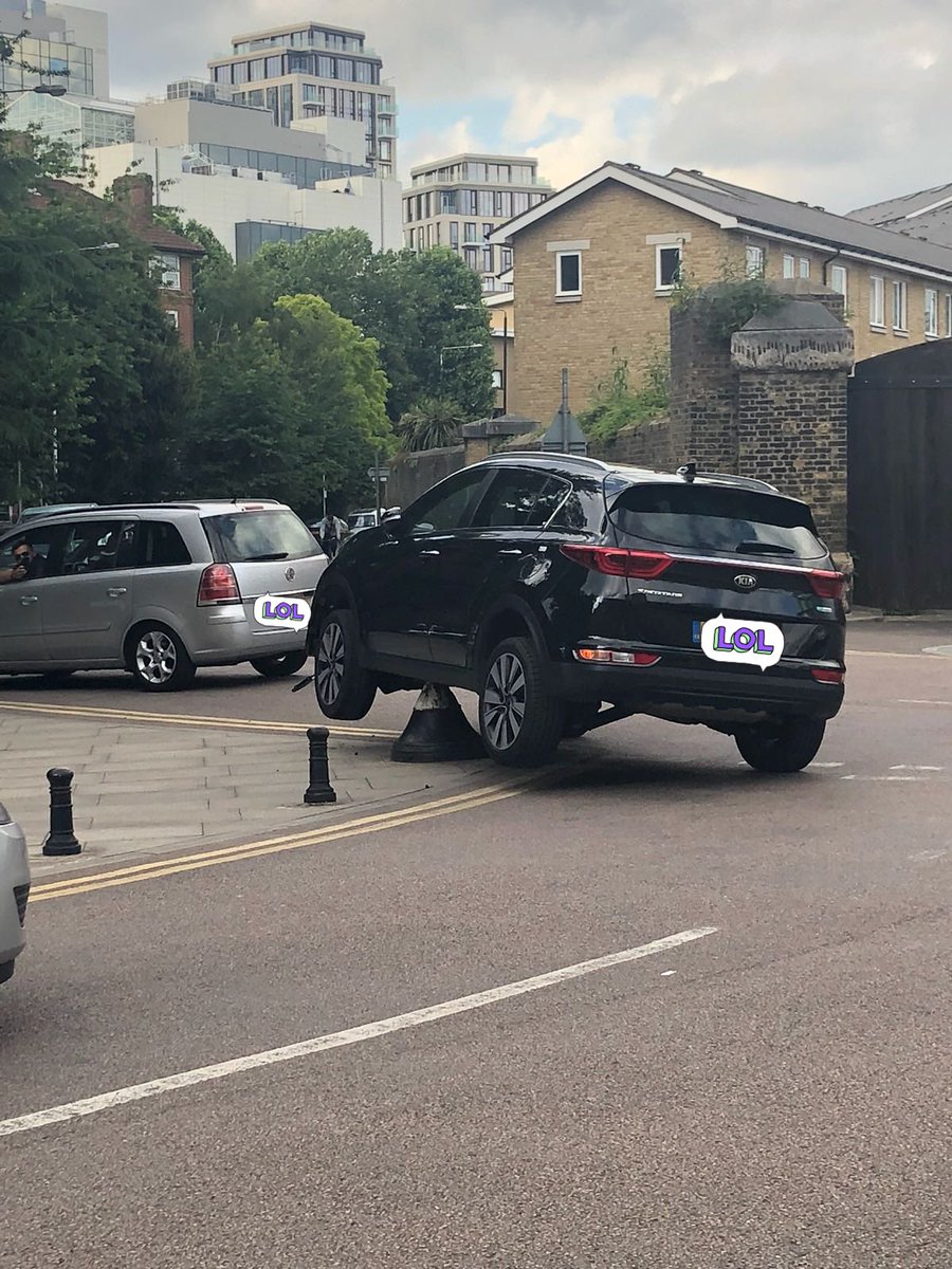 NoNeilMoment's tweet photo. @WorldBollard @London_W4 Yeah, happens a lot there https://t.co/UBI3eMmLEo