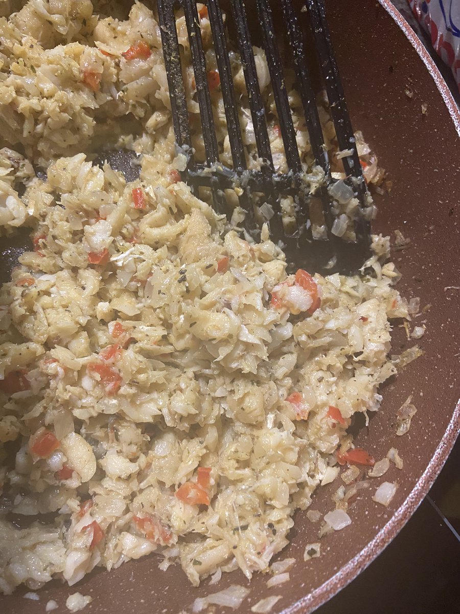 Father’s Day breakfast on the stove! Salt fish and bakes - my Vincy man’s favorites!!