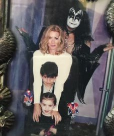 genesimmons's tweet image. Happy Fathers Day to all you fathers out there. Love your family. Protect your family. Stay with your family. Forever.