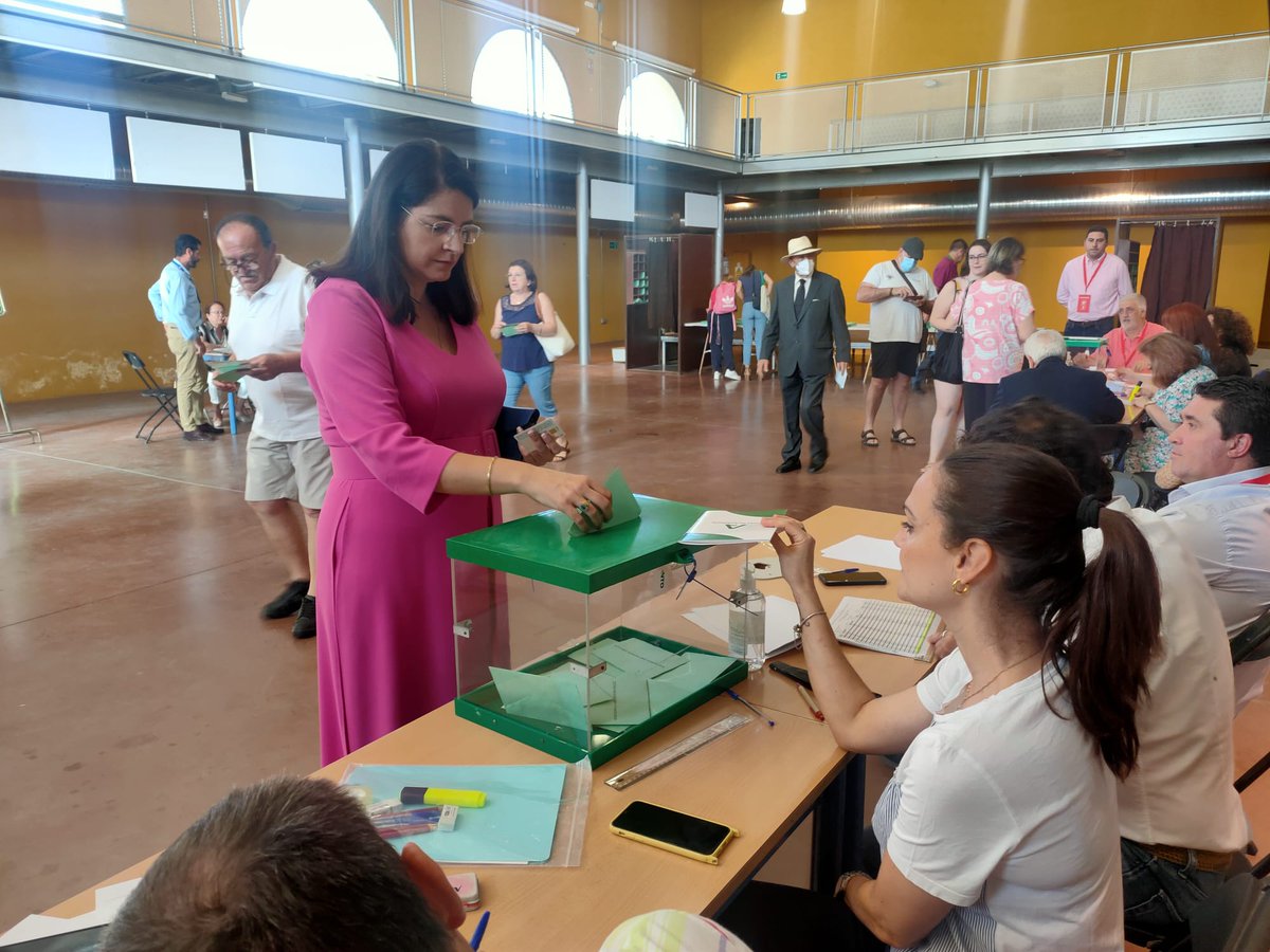 CsJaen_Prov's tweet photo. 🍊 Nuestros apoderados y candidatos trabajan durante toda la jornada electoral en los municipios jienenses para garantizar el voto 🗳️ de los ciudadanos.

#ApoderadosCs https://t.co/N0RkCc9AzW