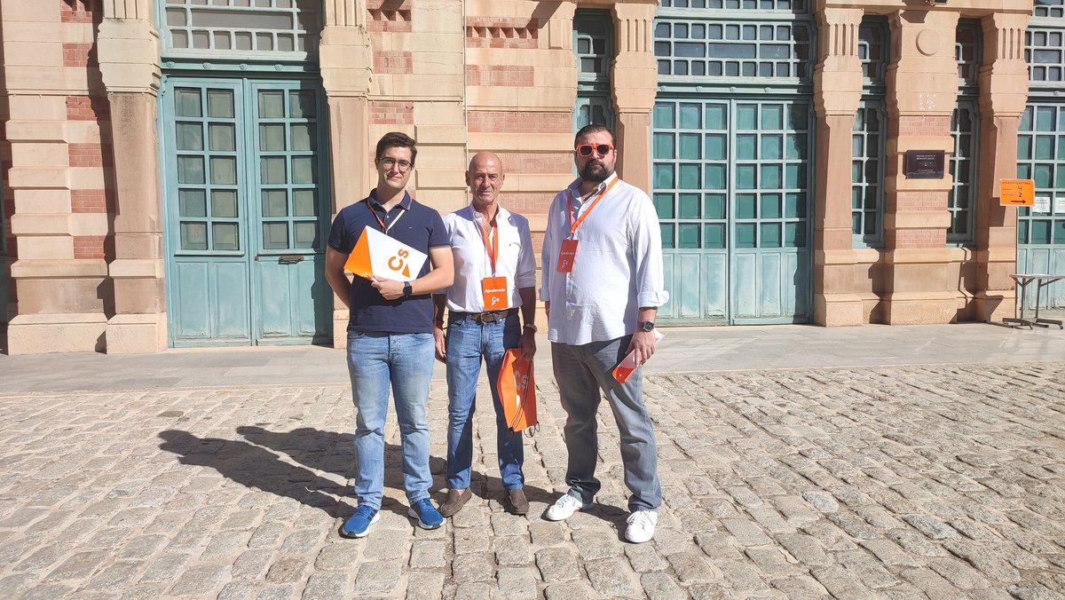 CsJaen_Prov's tweet photo. 🍊 Nuestros apoderados y candidatos trabajan durante toda la jornada electoral en los municipios jienenses para garantizar el voto 🗳️ de los ciudadanos.

#ApoderadosCs https://t.co/N0RkCc9AzW