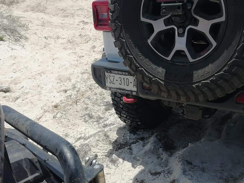 yucatanahora's tweet photo. Ya Basta de gente inconsciente que abordó de vehículos todo terreno se metan a la playa de las coloradas dentro de la Reserva de Ría Lagartos, destruyendo nidos de tortugas marinas, y afectando La Duna Costera. https://t.co/SIJlrNFIRI
