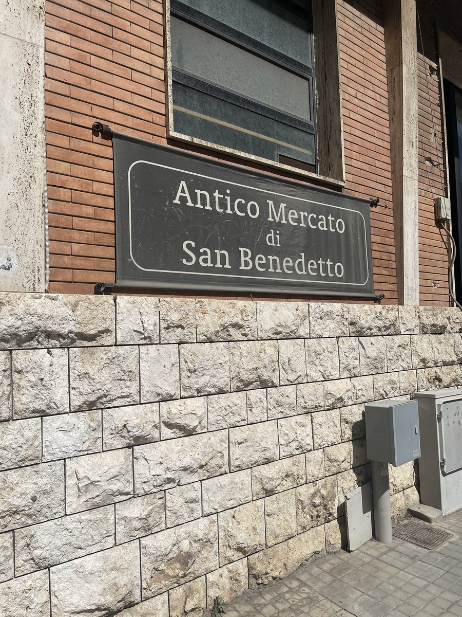 DrKayThomas1's tweet photo. From SC to Sardinia! Our students met some of the @Sardexnet staff and learned more about the group. Then they had a scavenger hunt at San Benedetto market to find businesses in the network. Click the link in profile to read more on my blog. https://t.co/yVk4mCWJbI