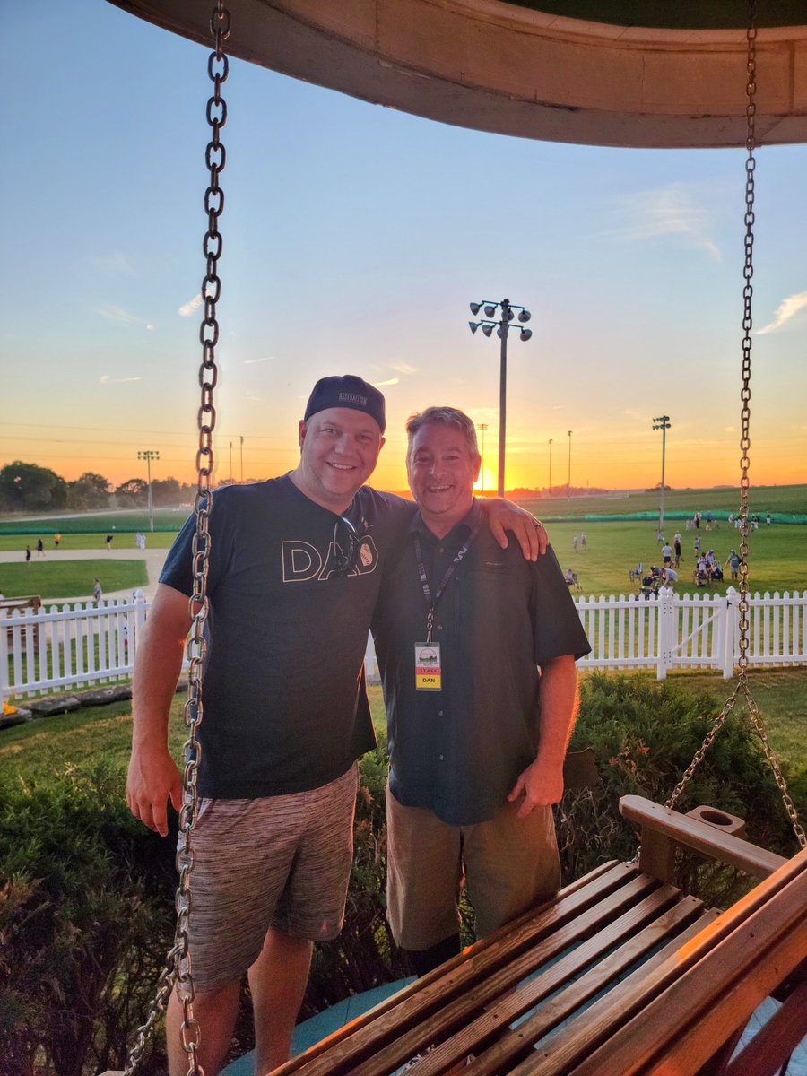 Loved having <a href="/Braves/">Atlanta Braves</a> broadcaster <a href="/KevinMcAlpin/">Kevin McAlpin</a> as our @FoDMovieSite house guest last night &amp; glad that he found our secret sunset switch on the porch! <a href="/Dyersville/">Dyersville</a> <a href="/TravelDubuque/">Travel Dubuque</a> <a href="/MLB/">MLB</a> <a href="/Travel_Iowa/">Travel Iowa</a> <a href="/BallparkHeaven/">All-Star Ballpark Heaven</a> <a href="/Baseballism/">Baseballism</a> 🌽⚾🥎🌽