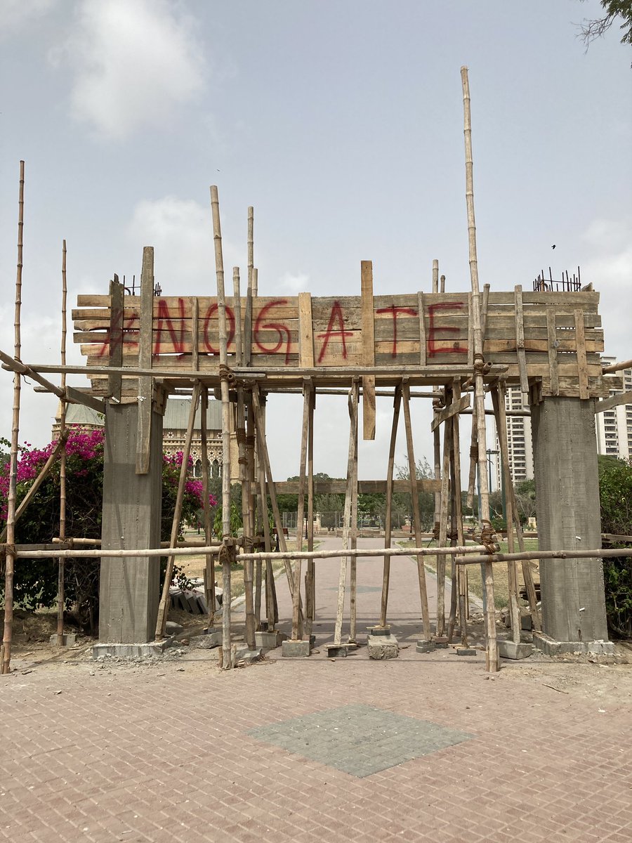 muzj94's tweet photo. We don't need more gates, fences, walls and barbed wires in this city. #NoGate #Frerehall https://t.co/9SgZEhiqJv