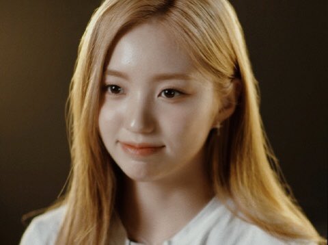 yeseosource's tweet photo. she’s beautiful 
#강예서 #YESEO #KEP1ER #케플러 #DOUBLEBLAST https://t.co/XfiaczxEt3