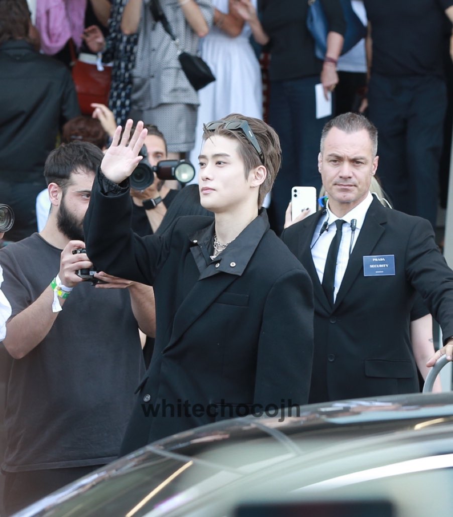 CloutNewsMedia's tweet photo. JAEHYUN of NCT looks stunning in pictures from the Prada SS23 Menswear Collection event today 📸🤍 

Signor Jaehyun per Prada #PradaSS23 #JAEHYUN #PradaMFWxJaehyun https://t.co/sRkewzJlaH