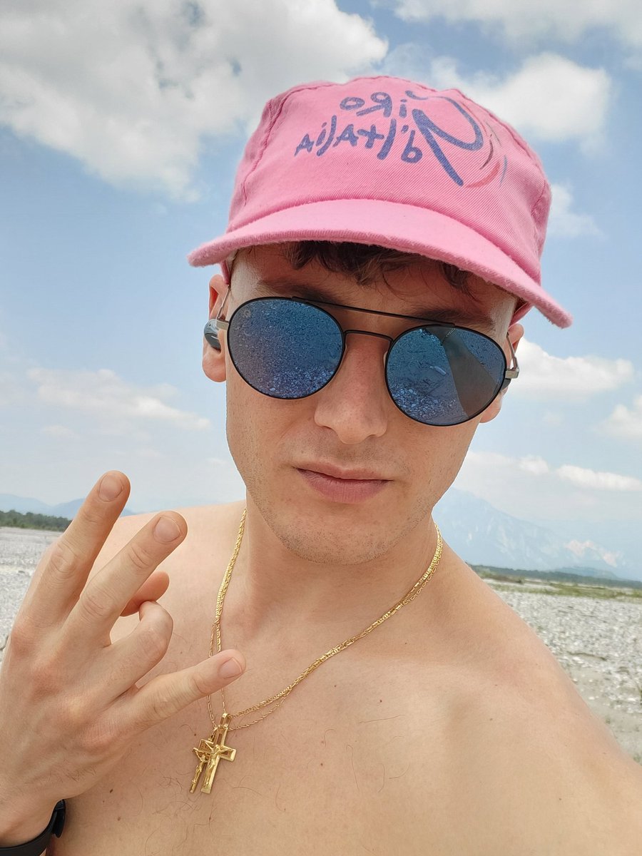 bucarest_'s tweet photo. #NuovaFotoProfilo https://t.co/PZTV2zEqeO