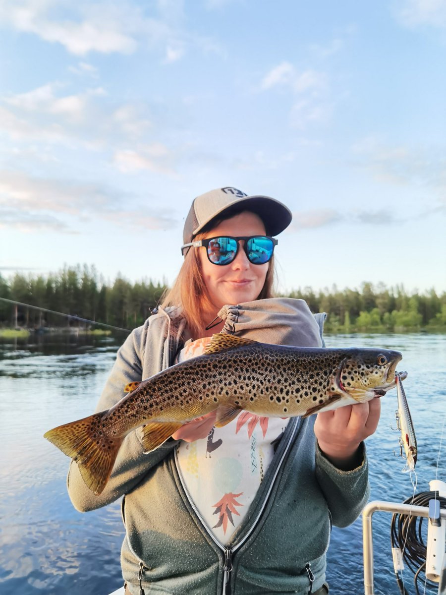 RapalaProguide's tweet image. Älvfisket är igång på allvar! 
Nytt blogginlägg av Ingemar Olsson

Nu är det riktigt hett ute på älvarna i norr. Jag och gumman hade fullt upp en kväll när både harr och öring högg konstant. Lite annorlu...... Läs mer rapalaproguide.se/2022/06/alvfis…