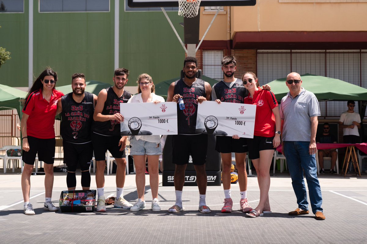 ¡CAMPEONES! 🏆

Y no solo un equipo, LOS DOS se llevan el primer puesto en el gran torneo de <a href="/lacanadealcaniz/">3x3LACAÑADEALCAÑIZ</a>. 🥇

Gracias a la organización por todo, experiencia inolvidable que no dudaremos en repetir si se da la ocasión.

¡ORGULLO DE EQUIPO! ❤️

#SomosAzuqueca