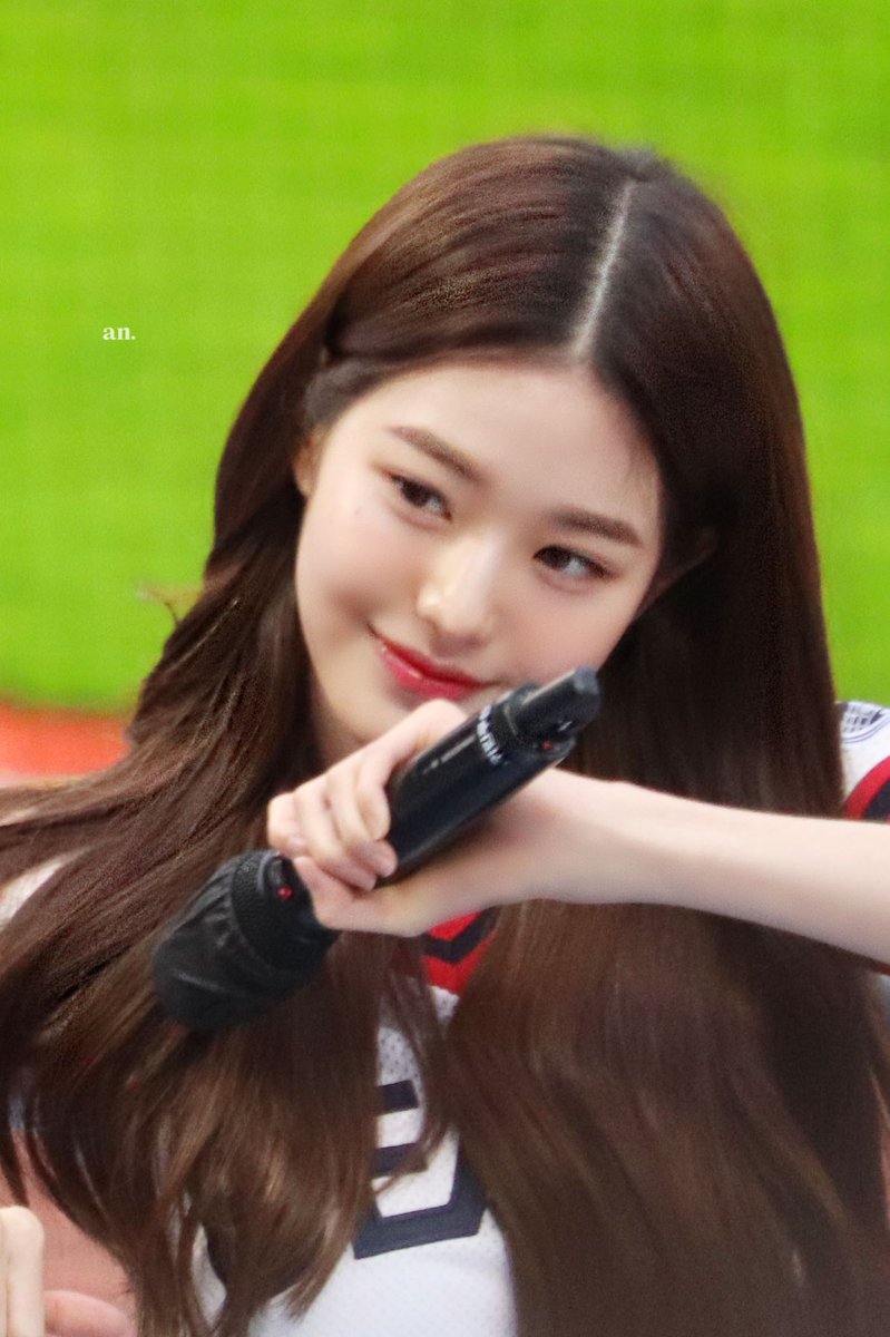 aaannn0_'s tweet photo. 220619 잠실 야구장 HQ

⚾️🥎

#IVE #아이브 #JANGWONYOUNG #장원영 https://t.co/AxFRUkRfYM