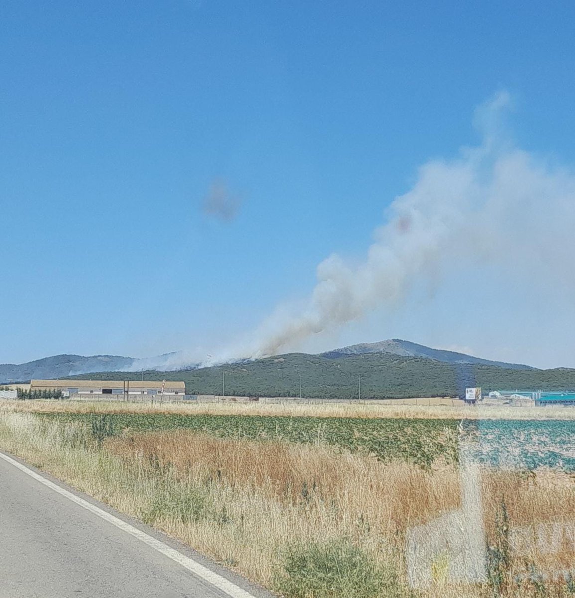AT_Brif's tweet photo. 15:17 | 🔴 Estando de descanso en Caspe los compañeros de @BrifDaroca RD son requeridos para actuar en un #IF en la zona de #Mainar #Zaragoza.
Por lo que se dirigirán de nuevo a este nuevo #IF.
Somos b#BRIF de @mitecogob
📸 15:15 #IFMainar https://t.co/IQJqKPjobN