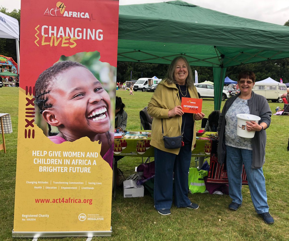 blaberb's tweet photo. @S_I_Manchester supporting @ACT4AFRICA at the Sale Lions Father's Day Fun Day. https://t.co/bQWVH6S857