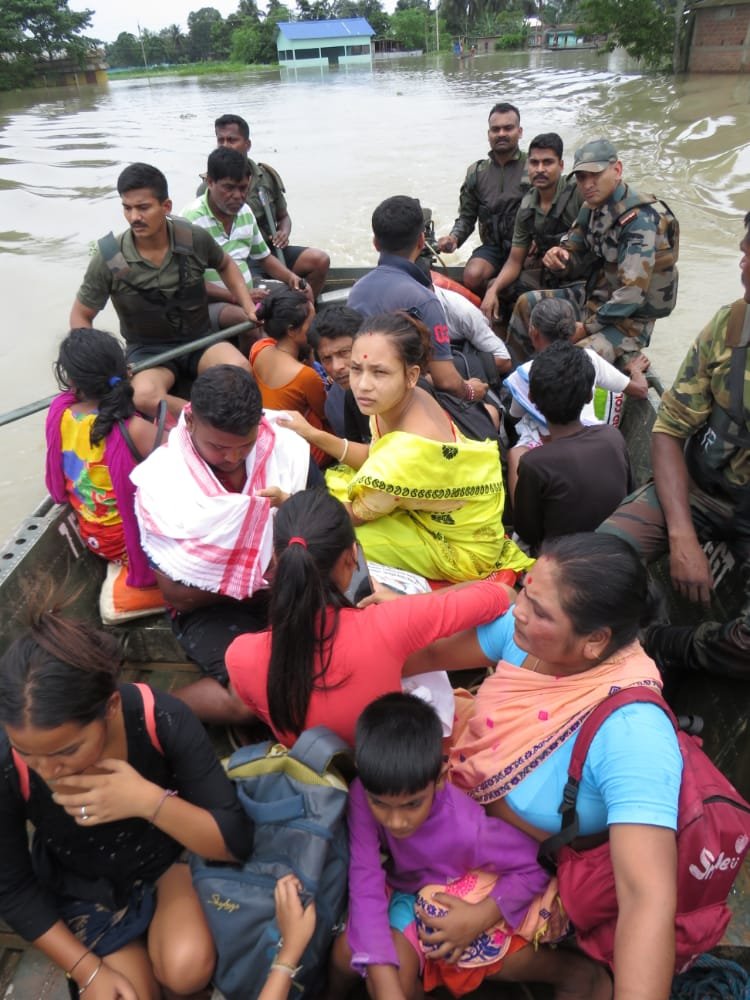 Flood rescue op by Indian Army continued for the 4th consecutive day in 7 distri... - Kannada News