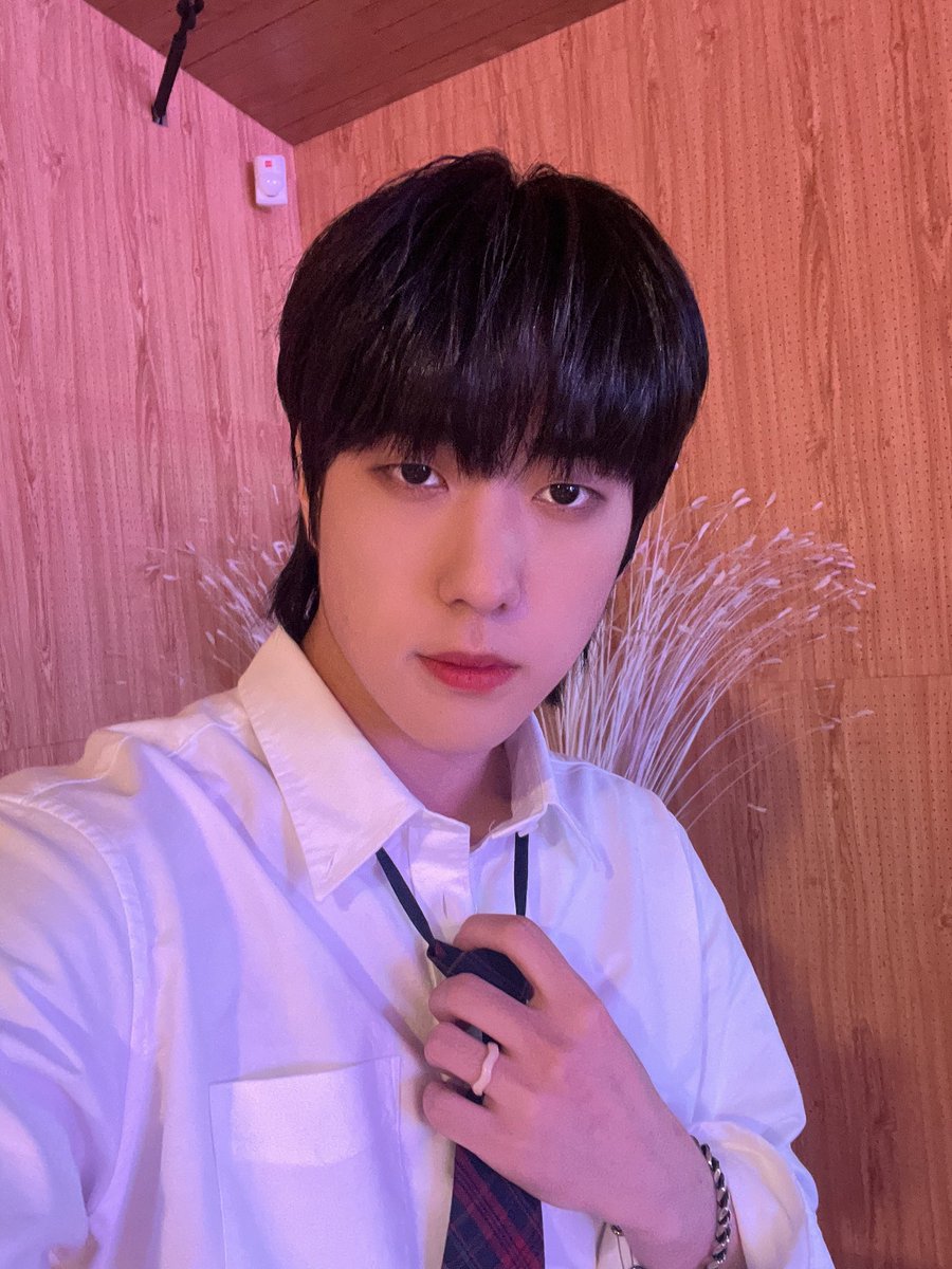 [#제우]

급식 먹고 싶다 🥲

#블랙레벨 #BLACK_LEVEL
#ZE_U