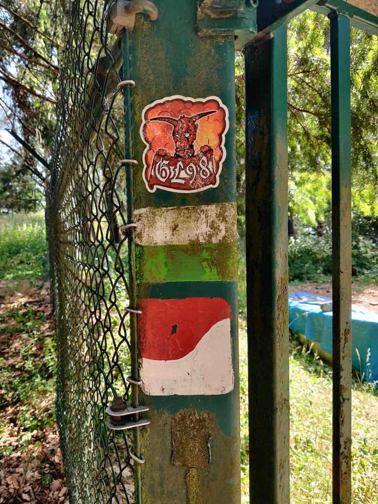 Dude_Lind's tweet photo. #Betze beim Wandern. Olé Rot-Weiß #GL98 https://t.co/WOTeODI10U