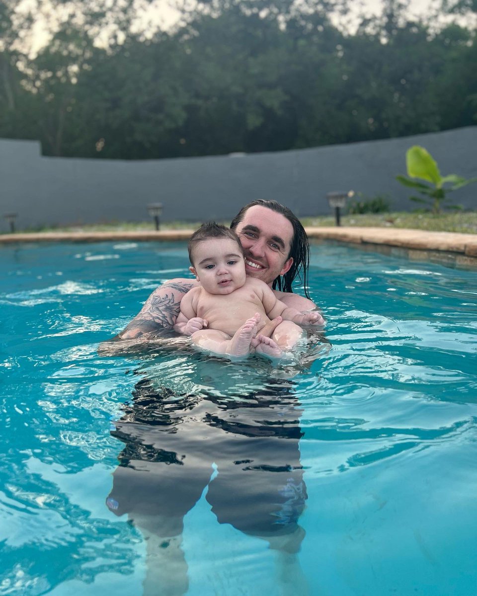 DessyAlexxus's tweet photo. Happy father’s day to the best dada 🖤 we love you forever @Spencer_J_Evans https://t.co/ucxvbdI7oT