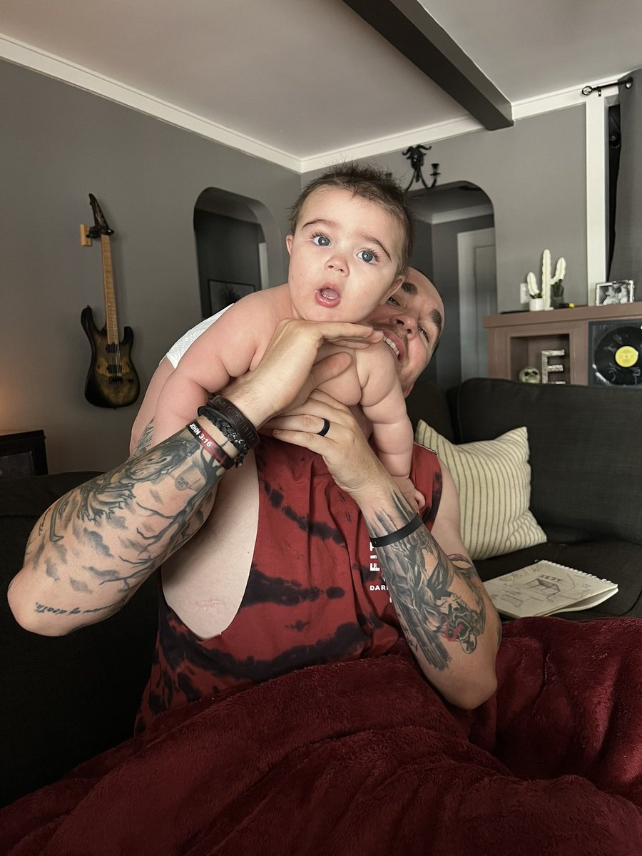 DessyAlexxus's tweet photo. Happy father’s day to the best dada 🖤 we love you forever @Spencer_J_Evans https://t.co/ucxvbdI7oT
