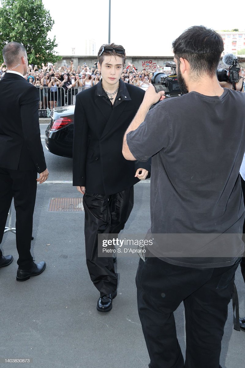 CloutNewsMedia's tweet photo. JAEHYUN of NCT looks amazing in new pictures from the Prada SS23 Menswear Collection event today 📸🤍 

Signor Jaehyun per Prada #PradaSS23 #JAEHYUN #PradaMFWxJaehyun https://t.co/le03mkVOkx