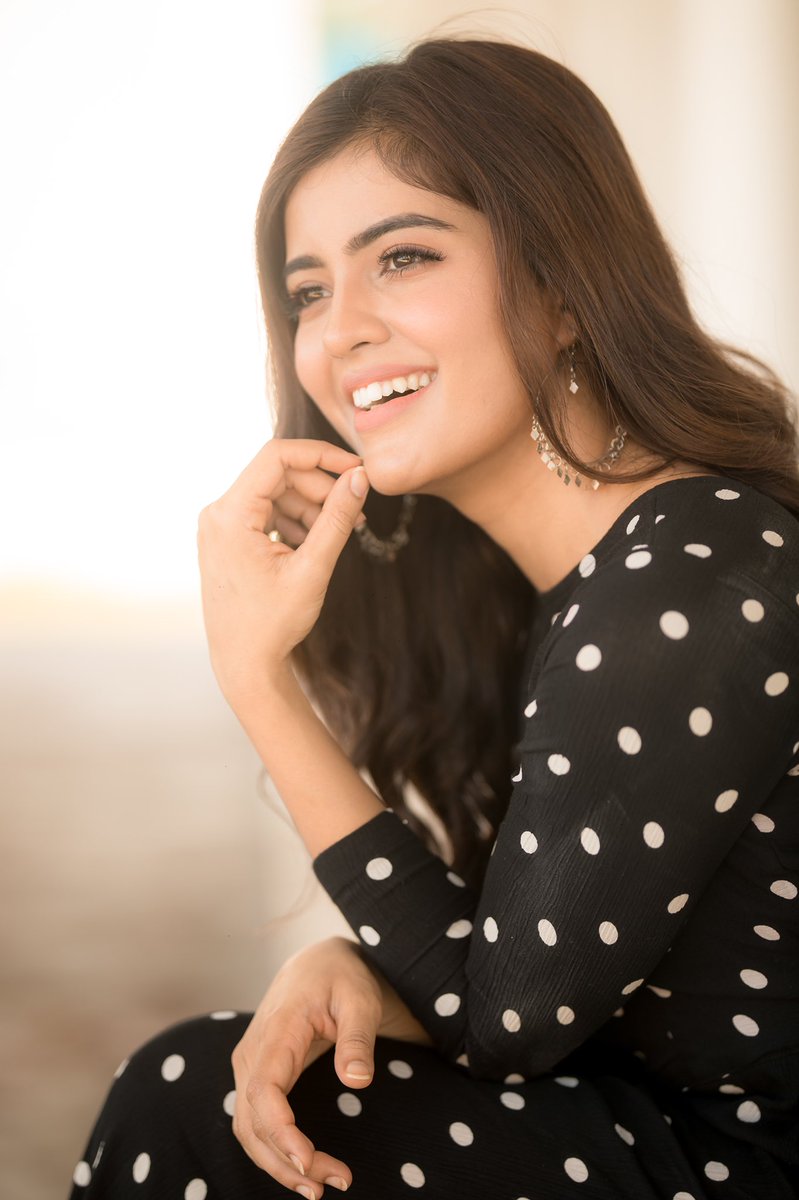 Actor_Amritha's tweet photo. 🖤🤍 https://t.co/C2yTcaeeT1