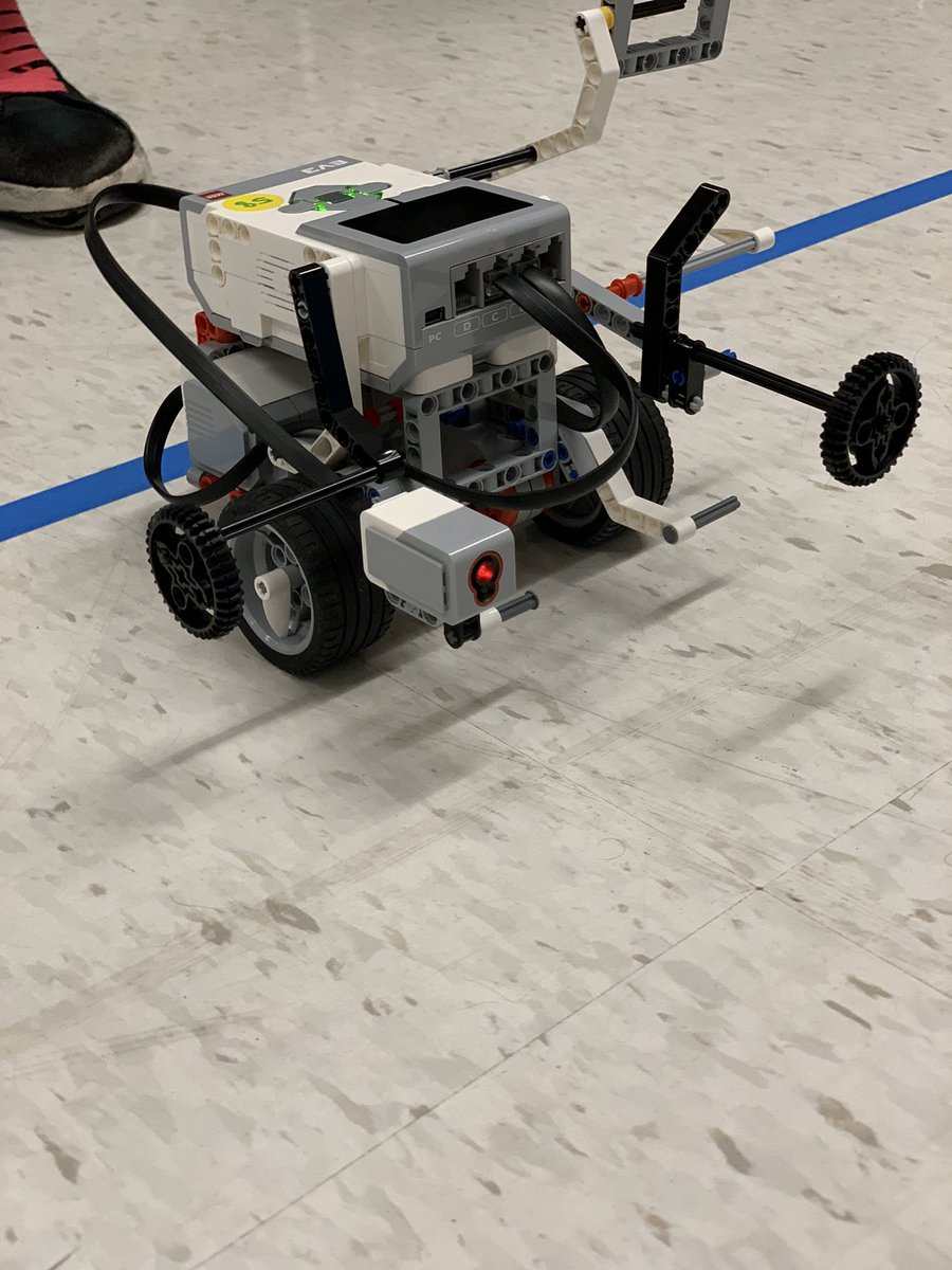 Decided to wrap up the year with some very interesting robots! Crash the Castle was a fun way to both challenge and fun way to end the school year! #LegoMindStorms
