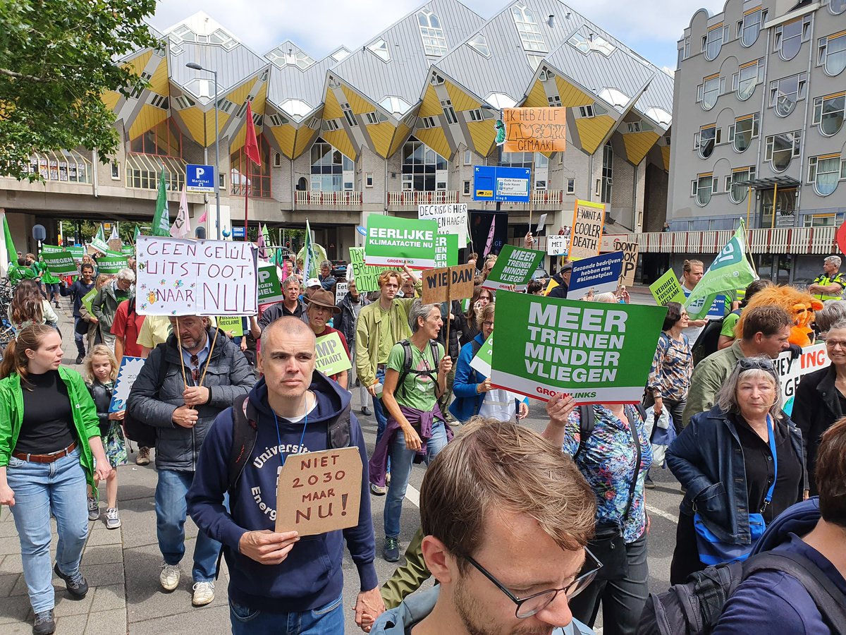 judithbokhove's tweet photo. Klimaatactie, NU!!! 
Fijn om te zien dat er zoveel mensen op de been waren in @rotterdam @groenlinksrdam #Klimaatmars https://t.co/YKb0nB8Lu8