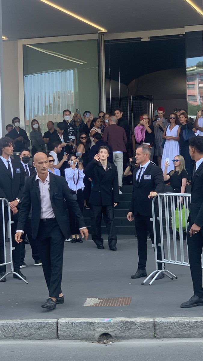 rifiako's tweet photo. JAEHYUN of NCT ARRIVED FOR PRADA'S SS23 MENSWEAR COLLECTION

SIGNOR JAEHYUN PER PRADA
#PradaSS23 #JAEHYUN #PradaMFWxJaehyun https://t.co/6H8FCsUjY1