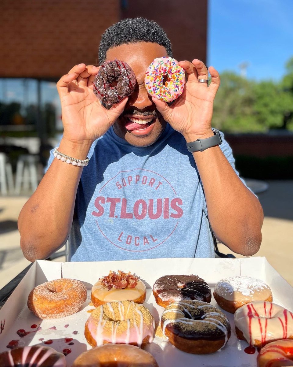 DuckDonuts's tweet photo. Happy Father’s Day to all the Duck Donut-loving Dad’s out there! Celebrate today with donuts! 🍩🍩
📷 @epic.eats.stl
#myduckdonuts #nomnom #foodies #donuts #duckdonuts #fathersday #dadbox https://t.co/IvkrGa3pUQ