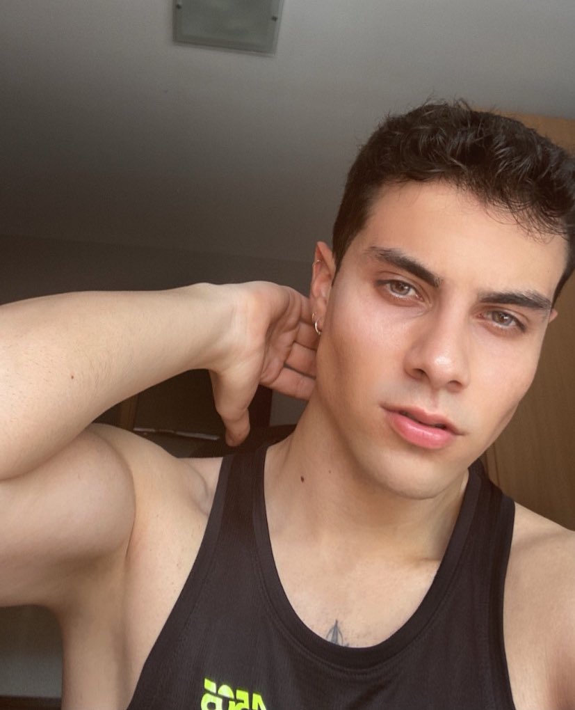 miguelrodvi's tweet image. A dormir mis 12 horas🤠