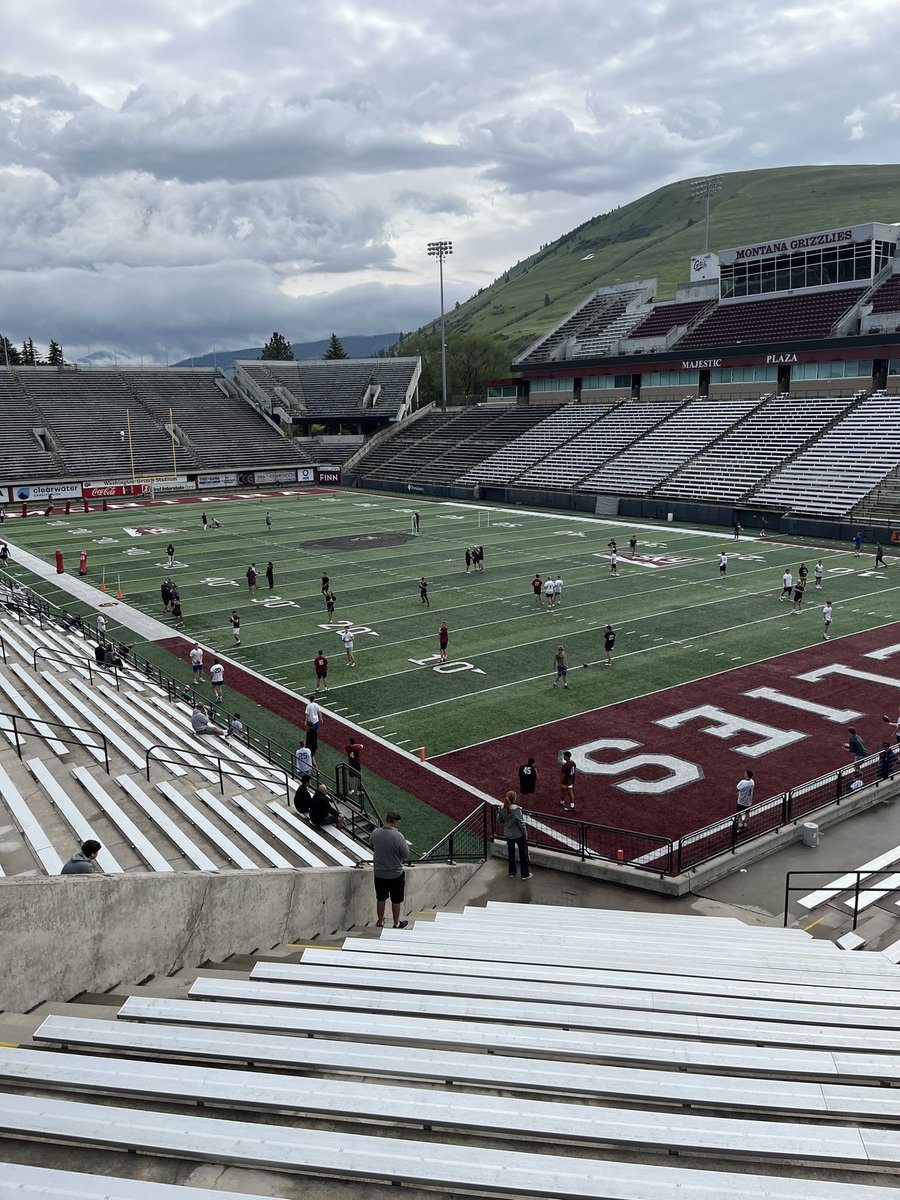 Thank you to the Grizz coaches and players at the awesome camp yesterday. <a href="/GrizCoachGreen/">Justin Green</a> <a href="/CoachPease/">Brent Pease</a> <a href="/Coach_Hauck/">Coach Bobby Hauck</a>
