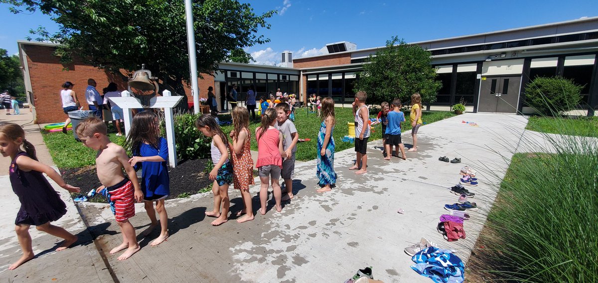 What a blast we had celebrating the end of a great Kindergarten year! Thank you to all the parents who helped organize this fun afternoon! 😎💦☀️ #beartavernpride <a href="/donna_weidman/">Donna Weidman</a> <a href="/krampf1/">Vicki Krampf</a> <a href="/Dr_BethHoffman/">Beth Hoffman</a> <a href="/cturnbull15/">Chris Turnbull</a>
