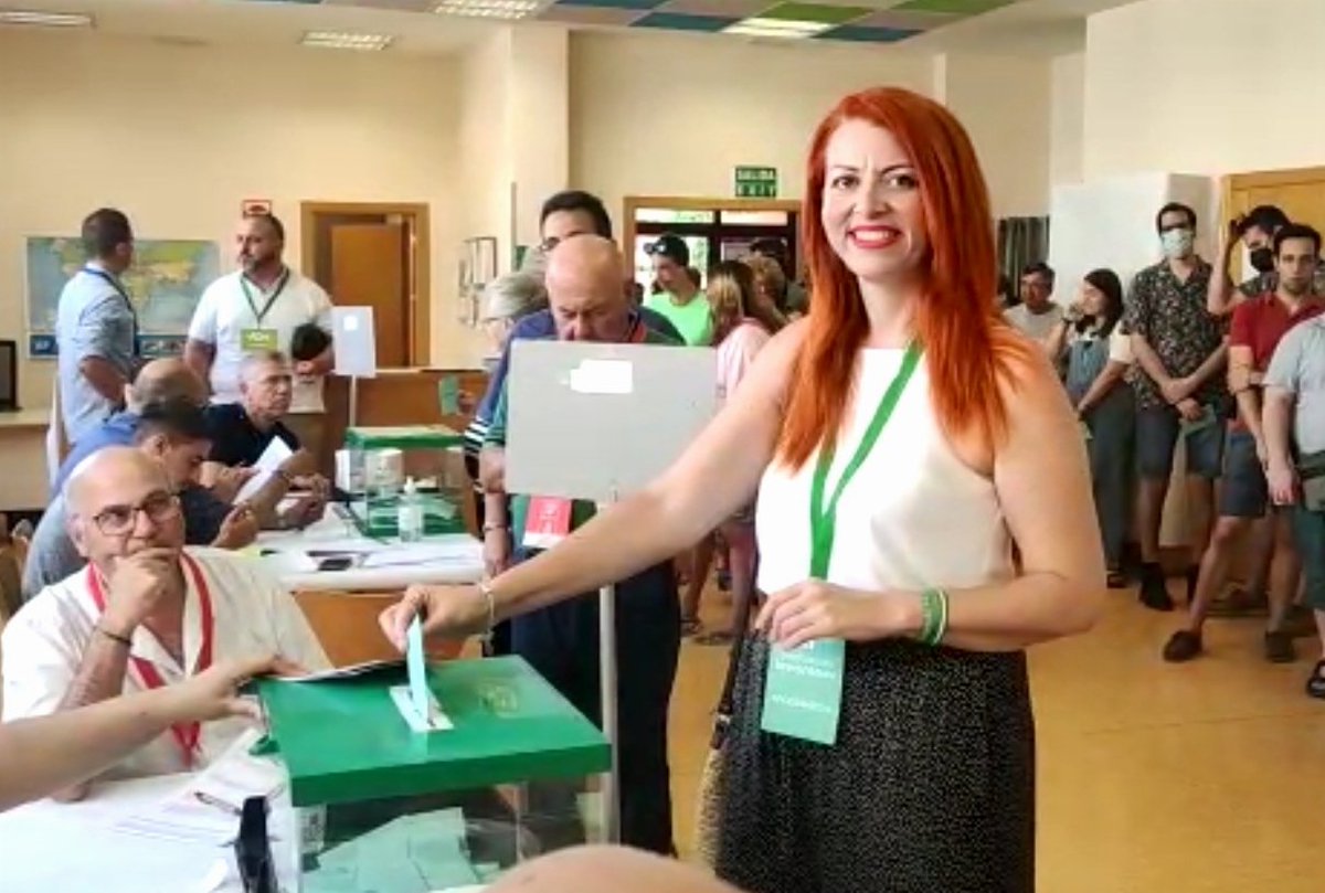 VaneRo_Ma's tweet photo. 🗳️✅ Ya he ejercido mi derecho al voto. Cada vez más cerca del cambio para Andalucía 💚✌🏻 https://t.co/DSkzS4Pz0s
