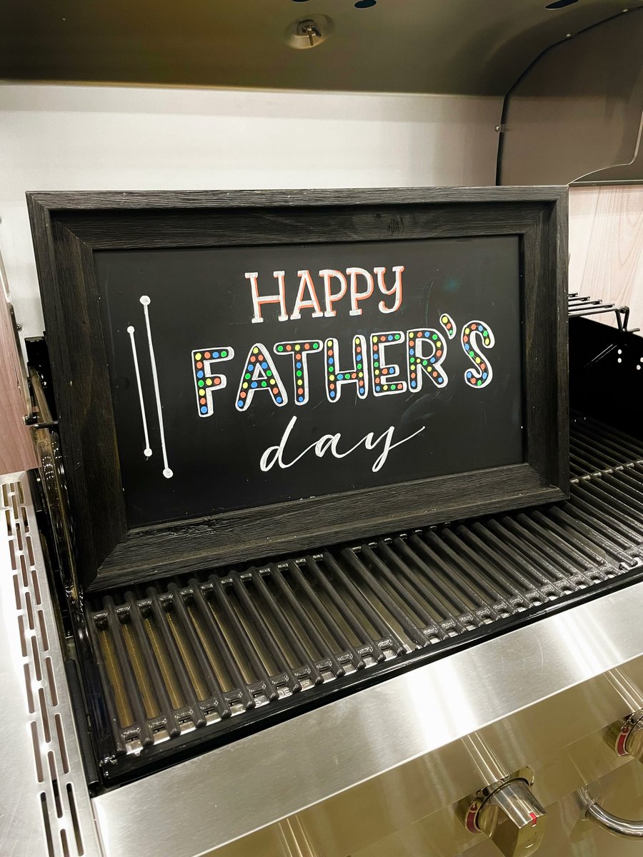 Happy Father's Day! Thanks in advance for the delicious dinner you're grilling for us tonight 😏  @basquettescook

#fathersday #silly #basquettes #grilling #grillgift