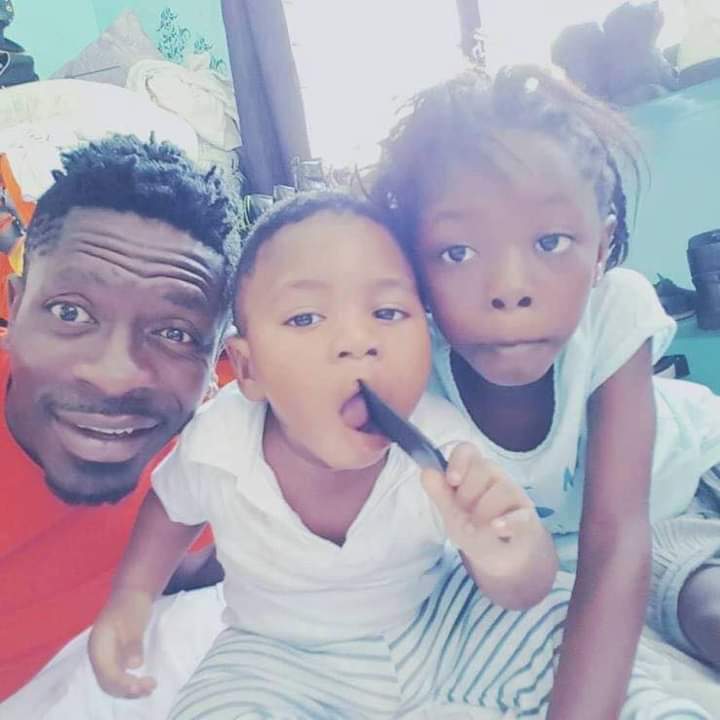 DonKarlonLIB's tweet photo. Happy Father's Day 🎆 Worldwide King 🌏 @shattawalegh 👑 #ShattaCapo💪♥️. BLESS YOU MORE AND MORE 🙌👏. #GOGALBUM #GOGTracklist 🌏🌎🌍

#SmLiberia #SmRecords #ShattMusic #Storm #ShattaInfinix #Shaxi #Sm2DaWorld #Lib2DaWorld https://t.co/bSd2dok2qx