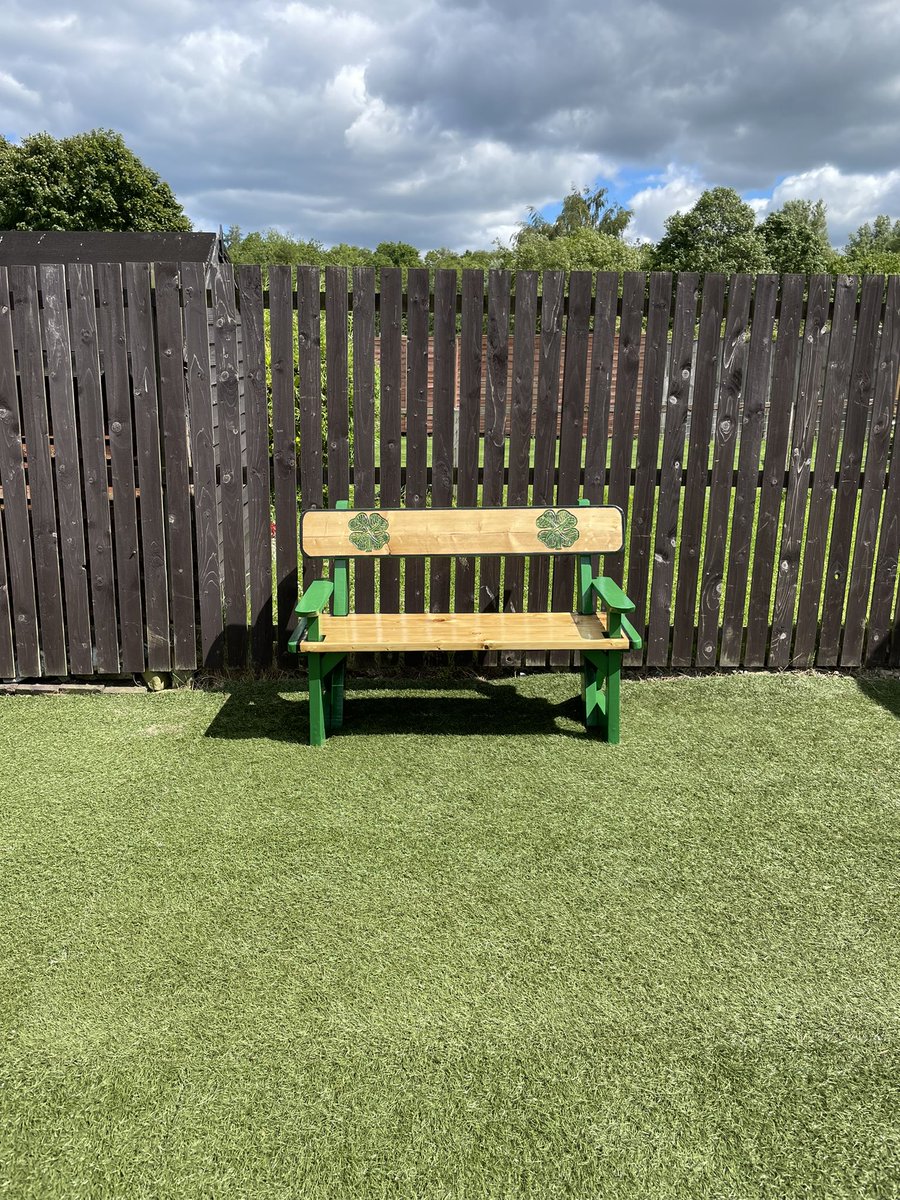 Great wee addition to the garden thanks to Paul’s craftsmanship <a href="/GPlanters67/">Garden.Planters67</a> the hand carved shamrocks went down a treat as well. Thanks again mate 🍀
