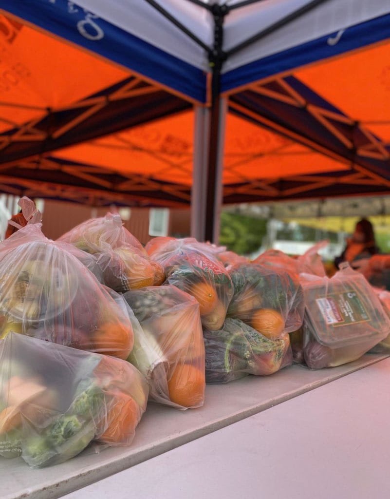 gnfkCanada's tweet photo. Food Save-ah drivers delivered 666 lbs of food this week to Gordon Food Hub. Drivers are needed. To help with this seva please register at https://t.co/Z0tXDfyfLP
#FoodSaveah #GNFK #Seva #GordonFoodHub #Burnaby #Surrey https://t.co/0fFns6AciS