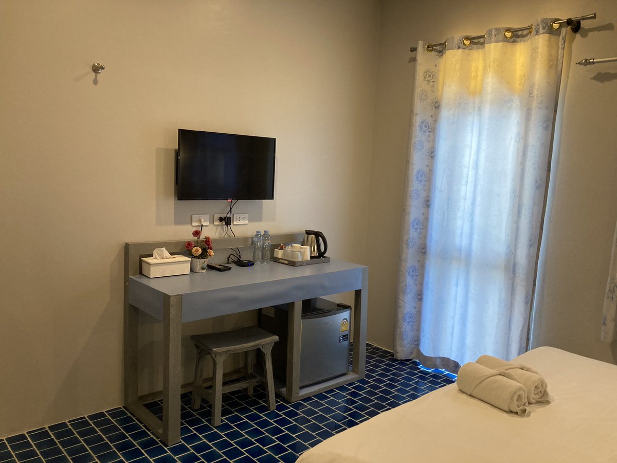 Staythcom's tweet image. #โรงแรมสุดคุ้ม The Luna Hostel Phuket Airport bit.ly/3tKSBJN อยู่ใกล้กับสนามบินภูเก็ต ใกล้ๆมีเซเว่น และร้านอาหารหลายร้าน ที่พักมีจักรยานให้ยืม และมีกาแฟ ขนมปังบริการตลอด 24 ชม. ภายในห้องพักสวยและน่ารัก เตียงนุ่มหลับสบาย #สนามบินภูมิ #หาดในยาง #Phuket #Thailand