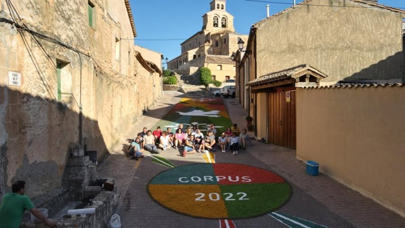 desdeSoria's tweet photo. Alfombras florales en San Esteban de Gormaz https://t.co/b5ulQHJyy2 https://t.co/aKi78gVclW